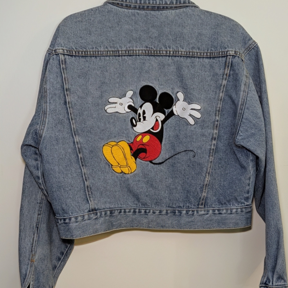 “Vintage Disney Mickey Mouse Denim Jacket – Size XL, Mint Condition”